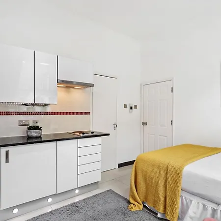 Baker Street Suite